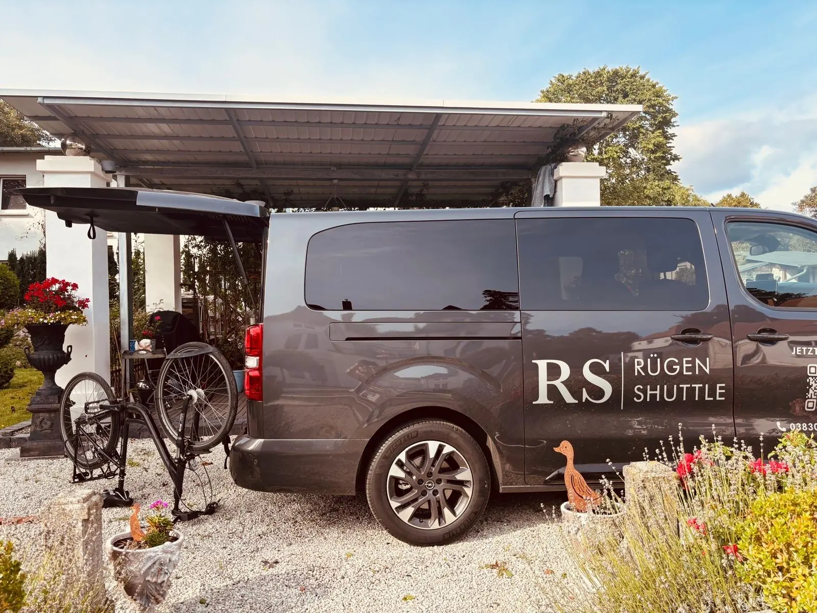 Rügen Shuttle Bus bei der Abholung eines Fahrrads
